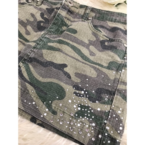 VANILLA RHINESTONE CAMO MINI SKIRT SIZE 5 - Picture 2 of 5